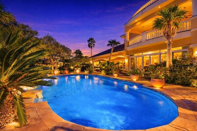 Private Pool Casita Near Alamo Heights | King Bed | Quiet, Central San Antonio | Full Kitchen, Grill