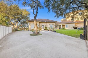Exterior - Private Pool Casita | King Bed | Quiet, Central San Antonio | Full Kitchen, Grill (San Antonio)