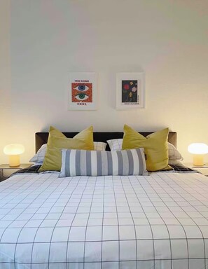 Iron/ironing board, Internet, bed sheets - Casa Luna- Minutes from Riverwalk & Downtown (San Antonio)