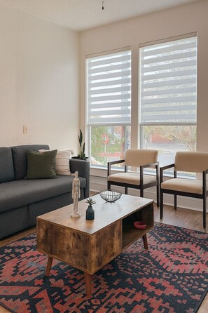 Living area - Casa Luna- Minutes from Riverwalk & Downtown (San Antonio)