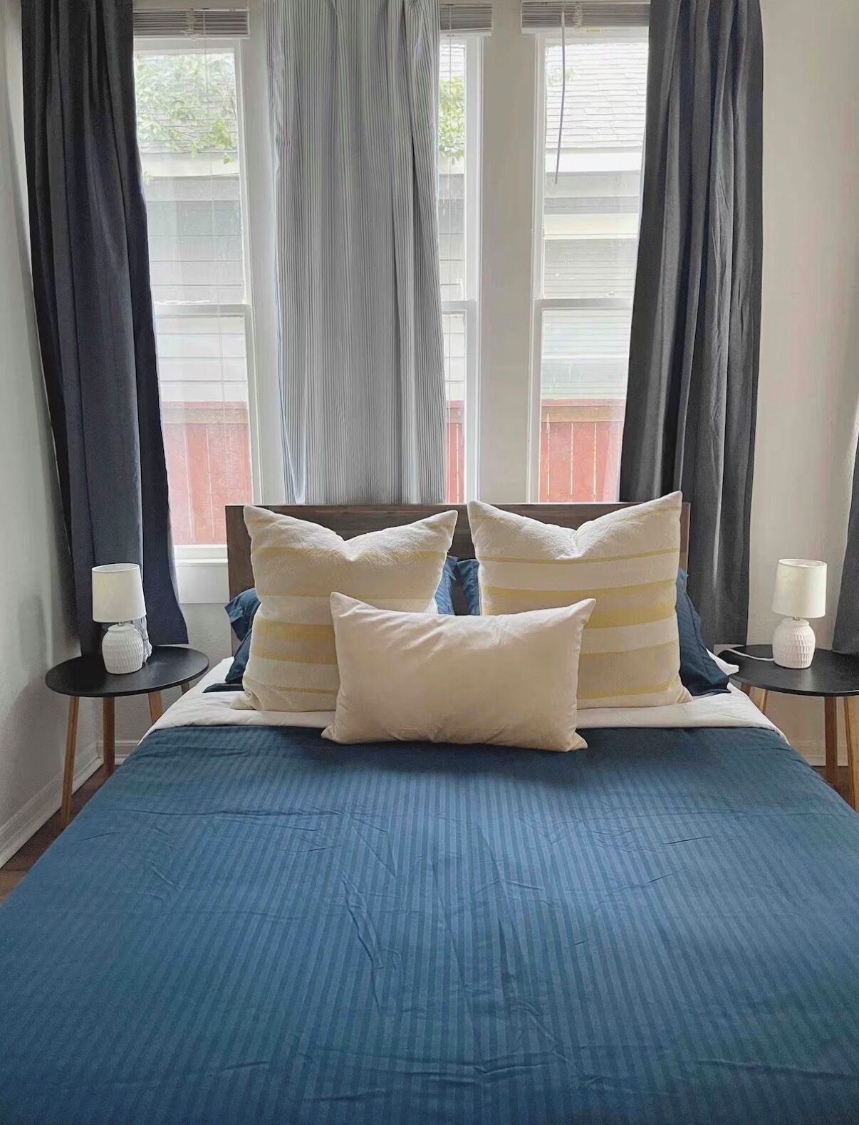 Fer et planche à repasser, accès Internet, draps fournis