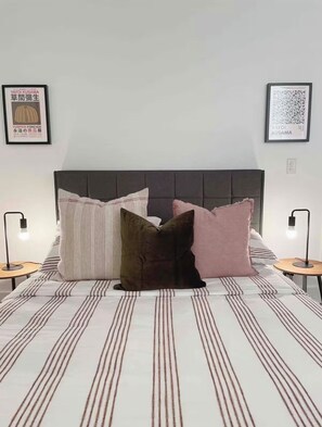 Iron/ironing board, Internet, bed sheets - Casa Luna- Minutes from Riverwalk & Downtown (San Antonio)