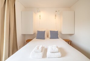 2 bedrooms, iron/ironing board, Internet, bed sheets - GuestReady - Cosy beachside retreat (Costa da Caparica)