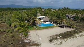 Outdoor pool - Casa Del Carmen (Santa María Colotepec)