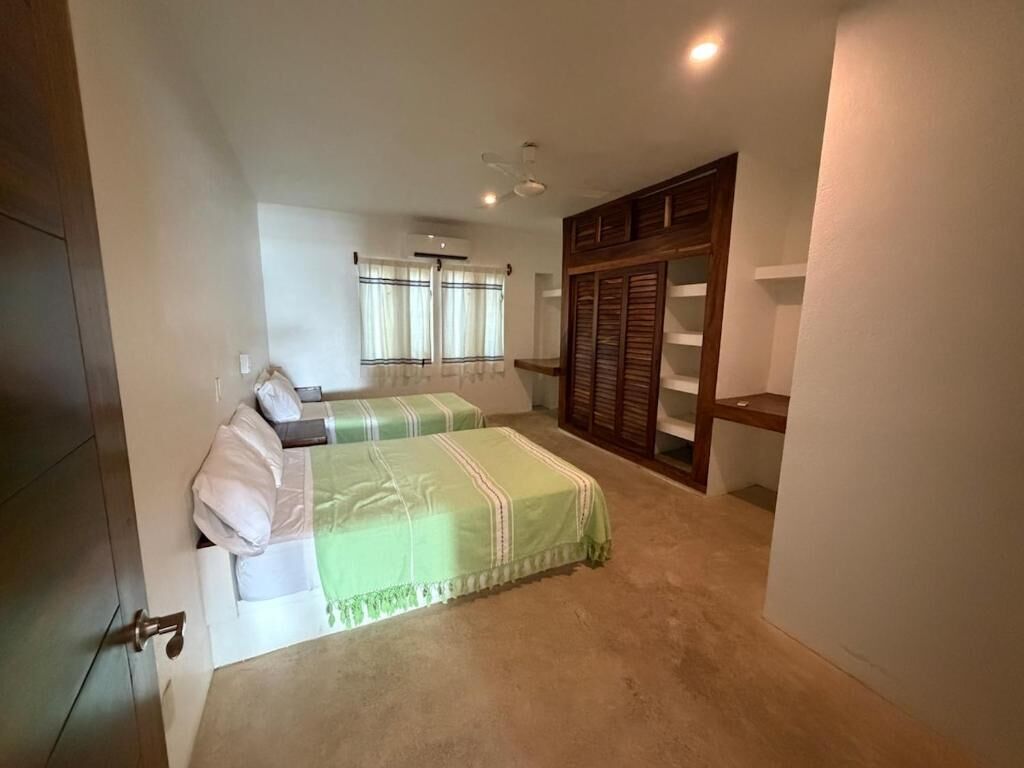 Comfort-værelse - strandudsigt | Skrivebord, arbejdsområde til bærbare computere, strygejern/strygebræt