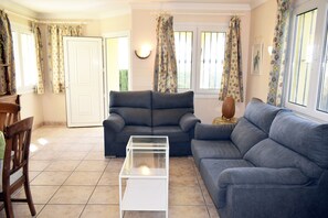 Villa | 3 bedrooms - Ch103 in Oliva With 3 Bedrooms and 2 Bathrooms (Oliva)