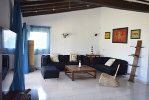 House - Ch4316 in Denia With 4 Bedrooms and 3 Bathrooms (Denia)