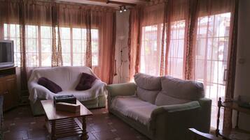 Rumah, Boleh Merokok | 4 kamar tidur