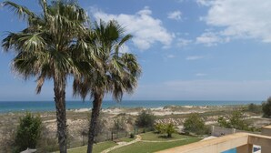 A pool area with a view of the beach and ocean. - Dup3291 in Oliva With 3 Bedrooms and 2 Bathrooms (Oliva)