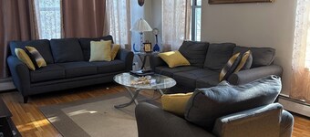 Cozy 1-bedroom apartment in perfect City of Orange with AC and Heat