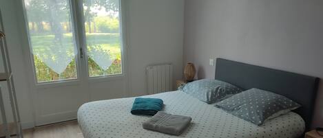 Strykejern/-brett, internettilgang og sengetøy