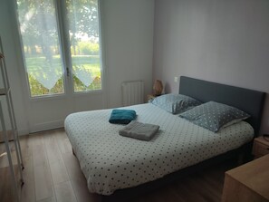 Iron/ironing board, internet, bed sheets - Country house (Chey)