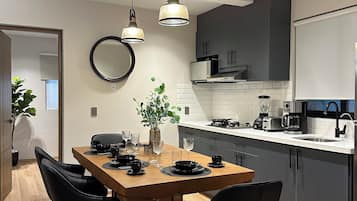 Moderno y Elegante · Departamento Superior · 2 Habitaciones | Cuisine privée | Grand réfrigérateur, micro-ondes, plaque de cuisson