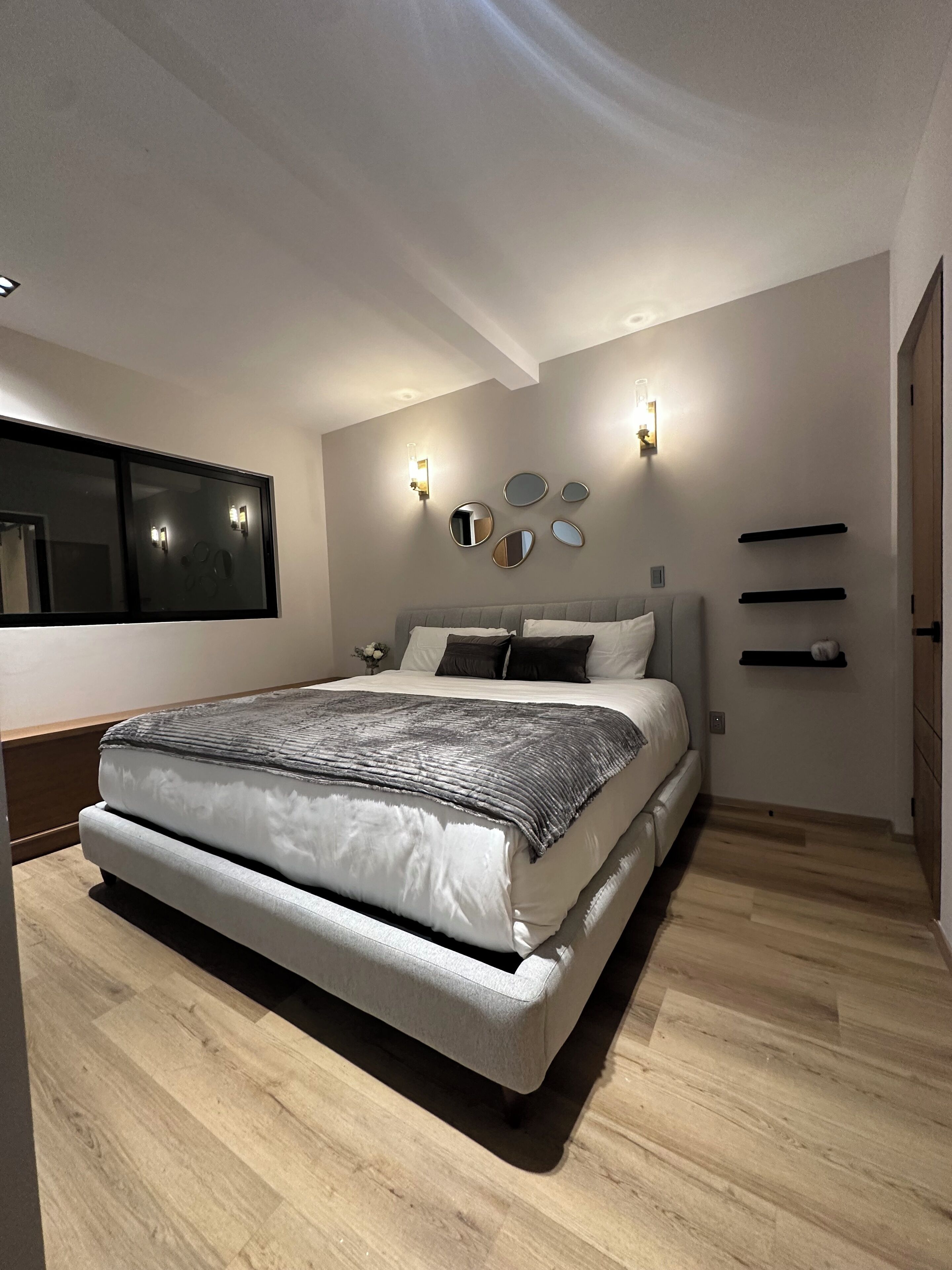 Moderno y Lujoso · 1BR · Cama King · Sofá Cama · Planta Baja