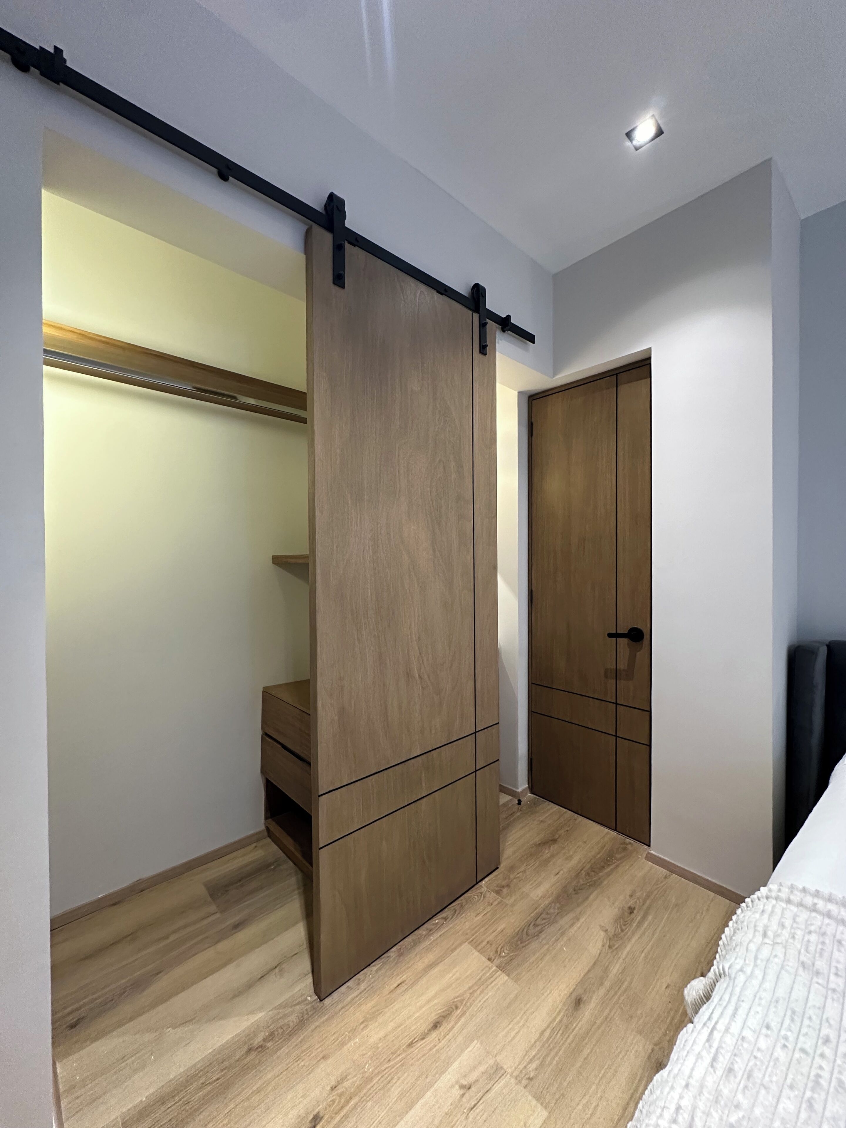 Individually decorated, individually furnished, laptop workspace