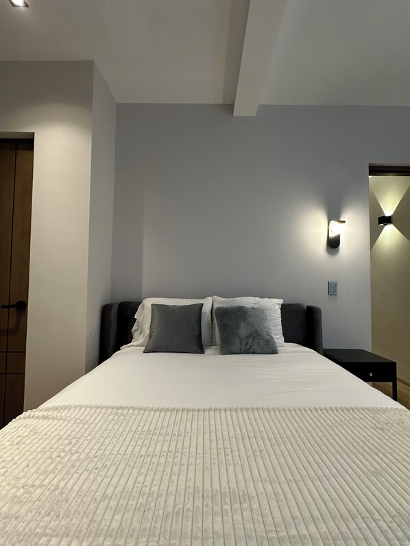 Leilighet – comfort, 2 soverom, byutsikt | Individuelt dekorert, individuelt innredet og strykejern/-brett