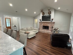 Smart TV - AUGUSTA MASTERS RENTAL_Spacious 5-bedroom house in fantastic Appling (Appling)