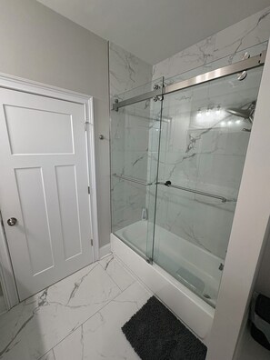 Hair dryer, towels, soap, toilet paper - AUGUSTA MASTERS RENTAL_Spacious 5-bedroom house in fantastic Appling (Appling)