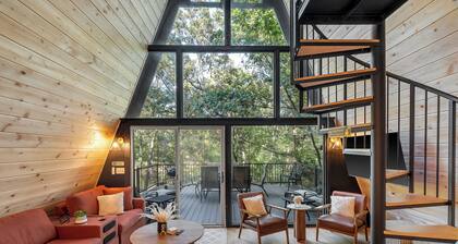 Serene & Cozy Cabin + LAKE! Near Purina Farms, Hidden Valley & Six Flags