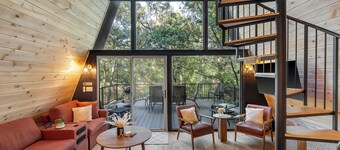 Serene & Cozy Cabin + LAKE! Near Purina Farms, Hidden Valley & Six Flags