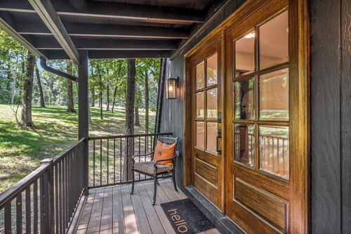 Serene & Cozy Cabin + LAKE! Near Purina Farms, Hidden Valley & Six Flags