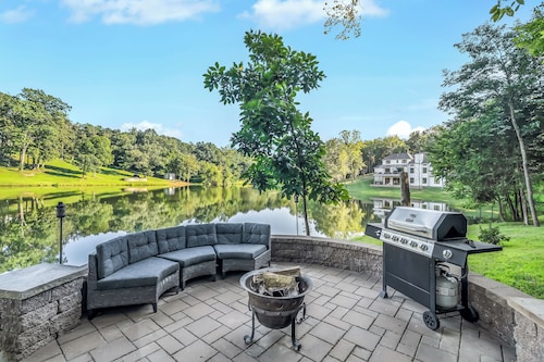 Serene & Cozy Cabin + LAKE! Near Purina Farms, Hidden Valley & Six Flags