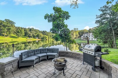 Serene & Cozy Cabin + LAKE! Near Purina Farms, Hidden Valley & Six Flags