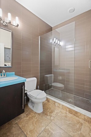 Hair dryer, towels, soap, toilet paper - The Beach Club at Siesta Key- 101E Condo (Sarasota)