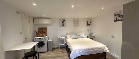 1 soverom, strykejern/-brett, wi-fi og sengetøy