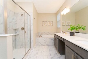 Hair dryer, towels - Luxury 6BR Resort Villa Near Disney (Kissimmee)