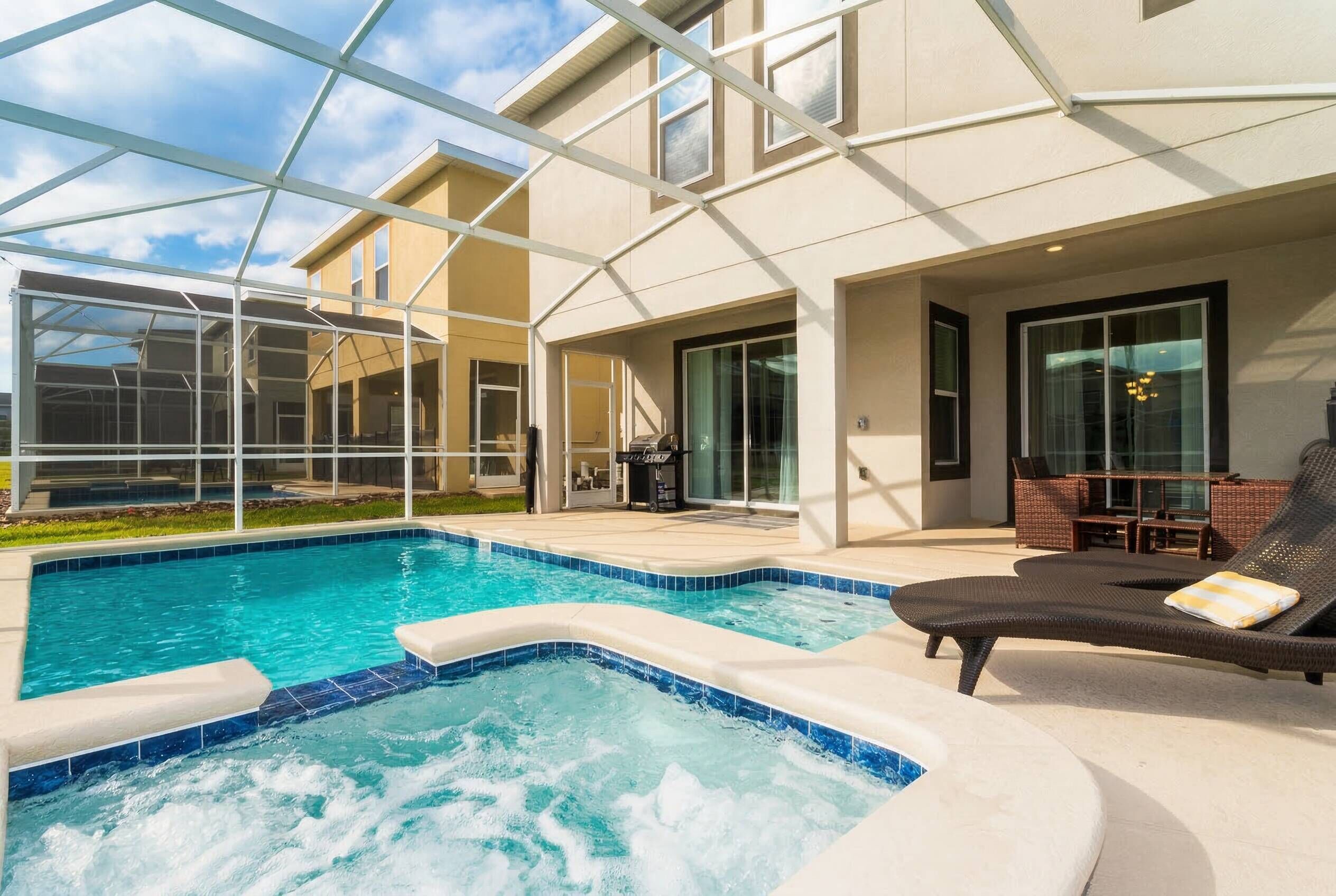 Lämmitetty uima-allas