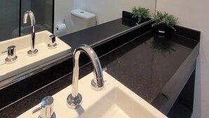 A modern bathroom with a large mirror, two sinks, a shower, and a toilet. - VN CONSOLAÇÃ 1511 (São Paulo)