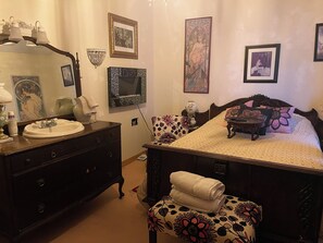 3 bedrooms, WiFi, bed sheets, wheelchair access