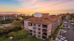 Exterior - Location, Location!  Walking distance to beach, restaurants, and shops! (Kihei)