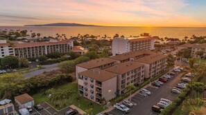 Exterior - Location, Location!  Walking distance to beach, restaurants, and shops! (Kihei)