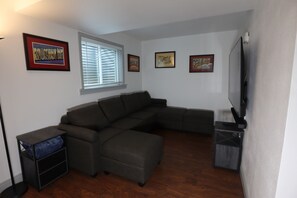 Smart TV, books, stereo, computer monitors - Fabulous 3-bedroom house with AC in peaceful Longmont, Colorado (Longmont)