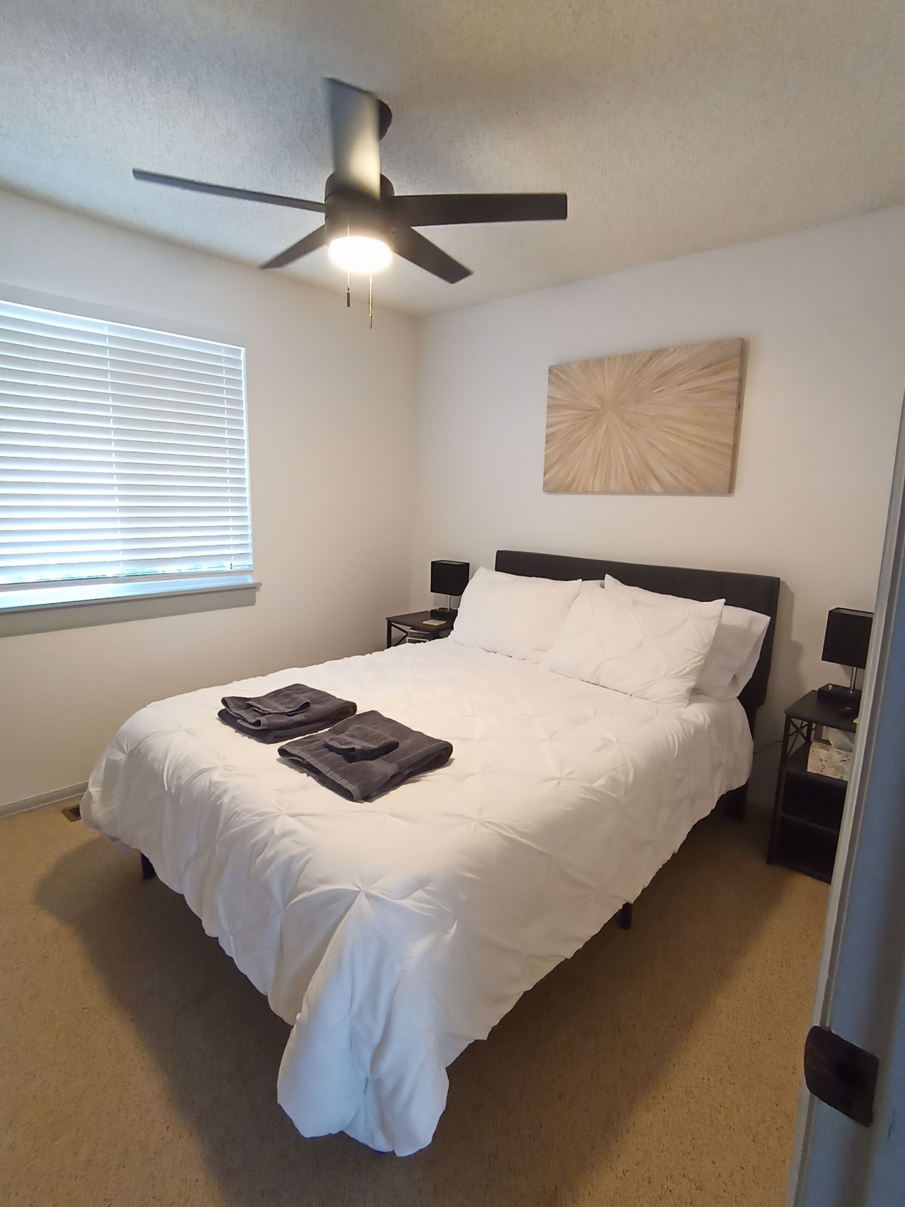 3 soverom, skrivebord, strykejern/-brett og wi-fi (inkludert)