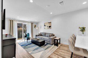 Smart TV - New 1BR at Heart of Oaklawn Near Uptown Med District-EV Charger (Dallas)