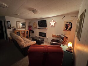 TV, fireplace - Cozy Corner (Medicine Hat)