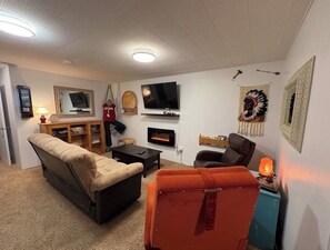 TV, fireplace - Cozy Corner (Medicine Hat)