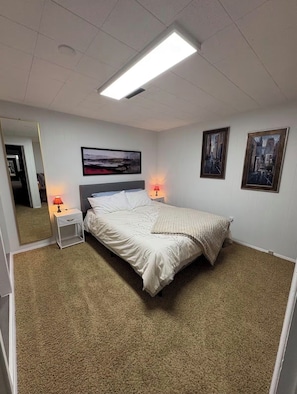 2 bedrooms, free WiFi, bed sheets - Cozy Corner (Medicine Hat)