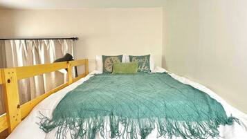 書桌、熨斗/熨衫板、Wi-Fi、床單