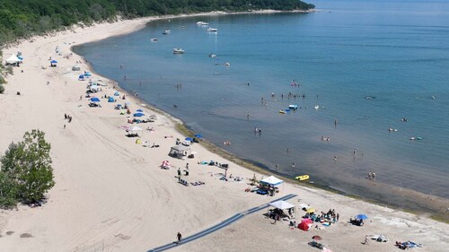 Bright 2 Bdr Unit Near Canal, Beach & Wineries