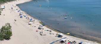 Bright 2 Bdr Unit Near Canal, Beach & Wineries