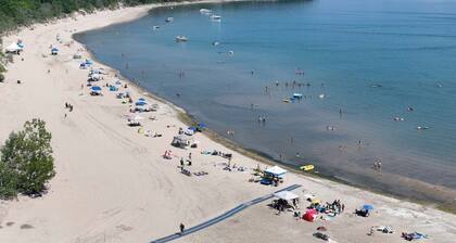 Bright 2 Bdr Unit Near Canal, Beach & Wineries