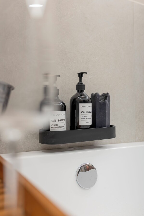 Shower, hair dryer, bidet, towels - Falco Deluxe Home - Near Naples Town/Airport (Napoli)