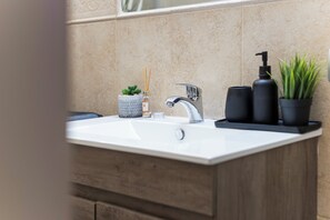 Shower, hair dryer, bidet, towels - Falco Deluxe Home - Near Naples Town/Airport (Napoli)