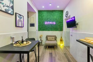 Dining - Falco Deluxe Home - Near Naples Town/Airport (Napoli)
