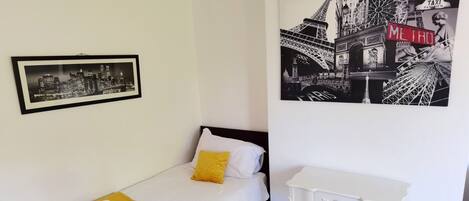 Een strijkplank/strijkijzer, gratis wifi