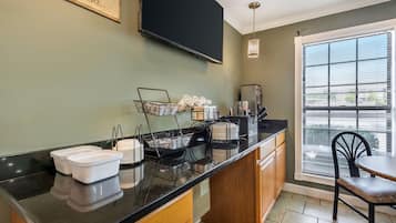 Free daily continental breakfast